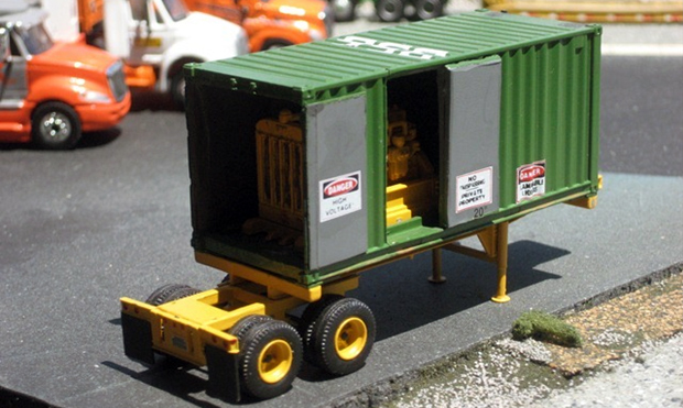 BOLEY INTERNATIONAL 7600 TRACTOR WITH ATHEARN 20ft CONTAINER AND CHASSIS  #8 