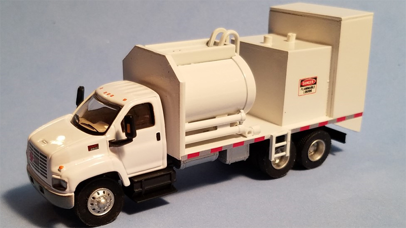 N Scale 1980 Construction Fuel & Lube Truck 