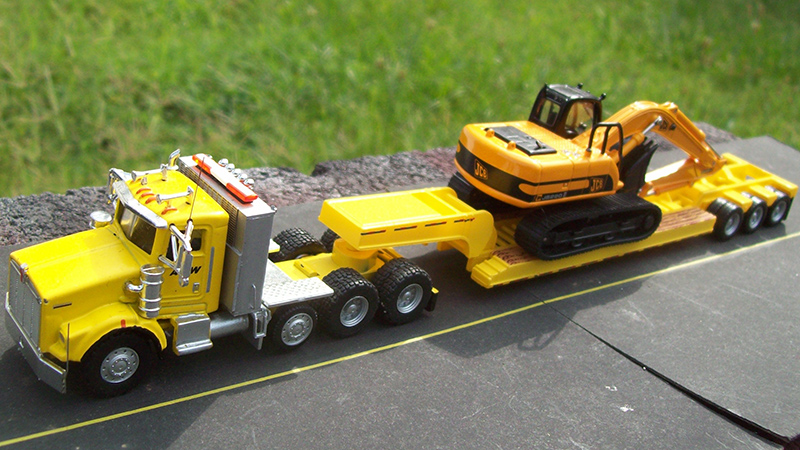 Kenworth T800W & Lowboy Trailer