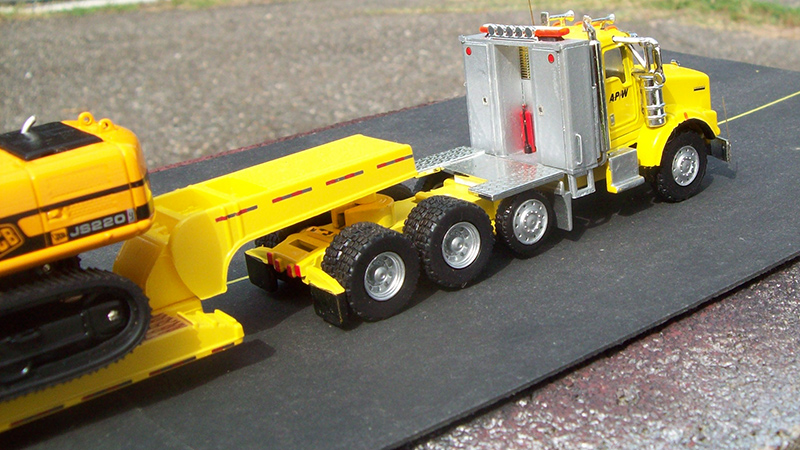 Kenworth T800W & Lowboy Trailer