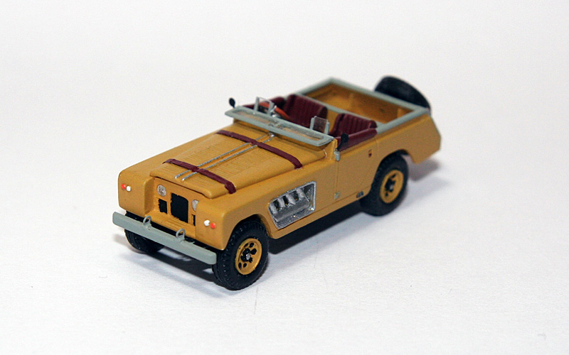 Matrix 1/43 MX51208-012 - Land Rover 109 Bell Auréus Longnose 2008 - Noir - Neuf