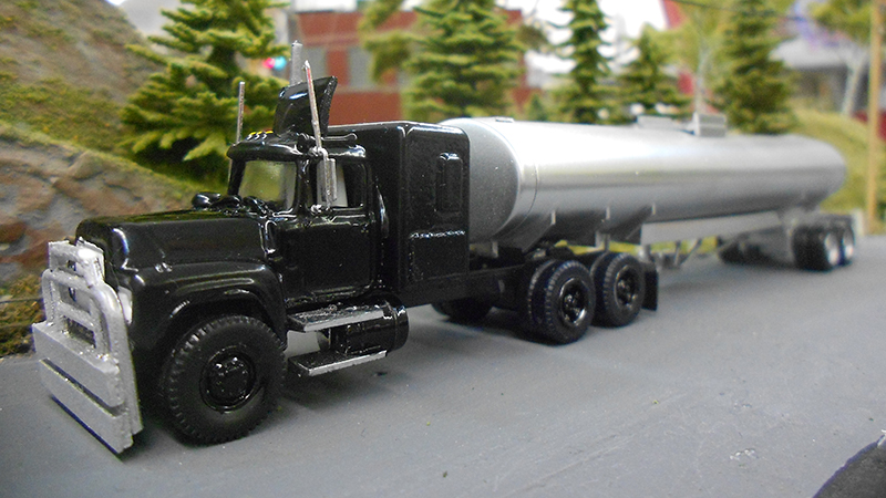 Review: Ertl's 1/64 Rubber Duck truck from the movie Convoy 